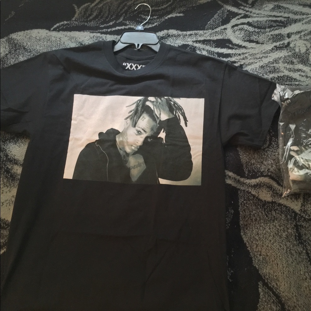 XXXtentacion 17 album anniversary short sleeve.